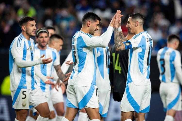 A QUÉ HORA JUEGA EL SÁBADO ARGENTINA VS PERÚ POR COPA AMÉRICA Y DÓNDE VER 
