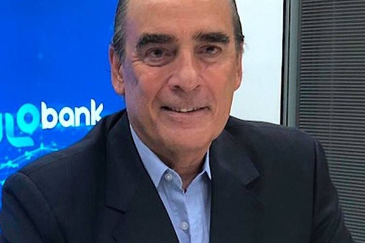 FRANCOS DICE QUE NO HABRÁ DEVALUACIÓN PERO PIDE "QUE LA GENTE LIQUIDE SUS DÓLARES"