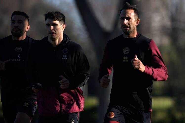 MERCADO DE PASES: IZQUIERDOZ Y SALVIO VOLVIERON A LANÚS