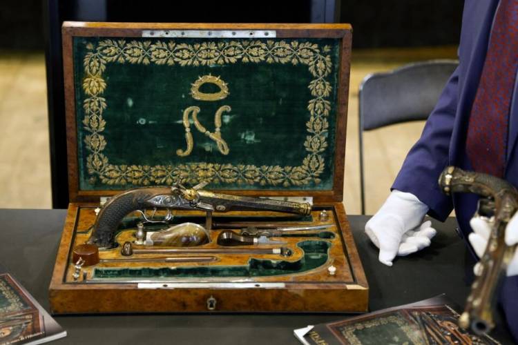 SUBASTARON LAS PISTOLAS CON LAS QUE NAPOLEÓN QUISO SUICIDARSE AL PERDER SU IMPERIO