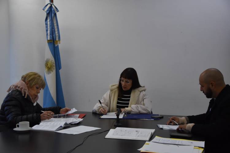 DIPUTADOS ANALIZAN EL PROYECTO PARA CREAR UNA COMISIÓN QUE DESIGNE EL DEFENSOR DE NNYA