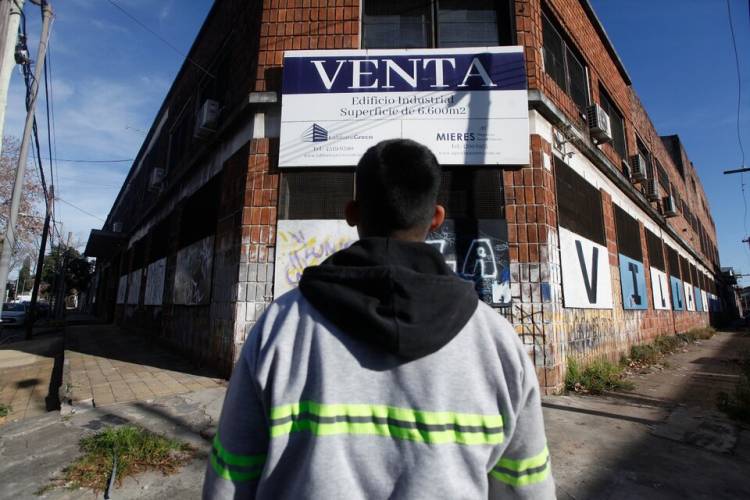 NUEVA CAÍDA DE LA INDUSTRIA