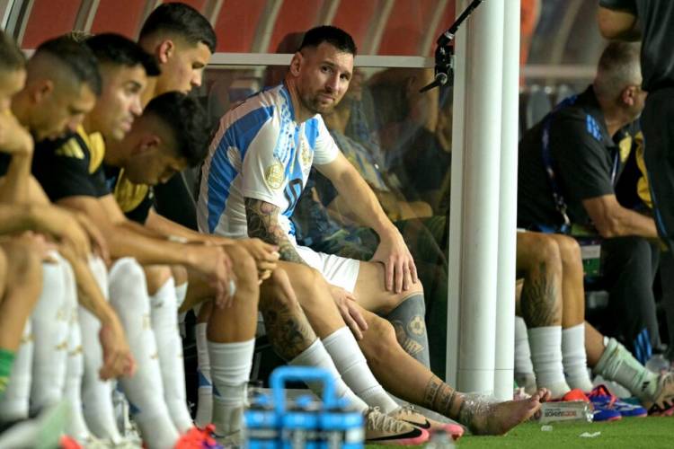 MESSI SUFRIÓ UNA LESIÓN LIGAMENTARIA EN EL TOBILLO DERECHO