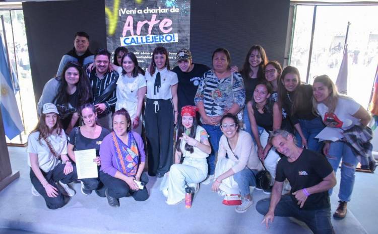 LA LEGISLATURA EN LA BIENAL: DIPUTADAS DEL FRENTE CHAQUEÑO IMPULSARON UNA CHARLA DEBATE SOBRE EL ARTE CALLEJERO Y LA NECESIDAD DE LEGISLARLO