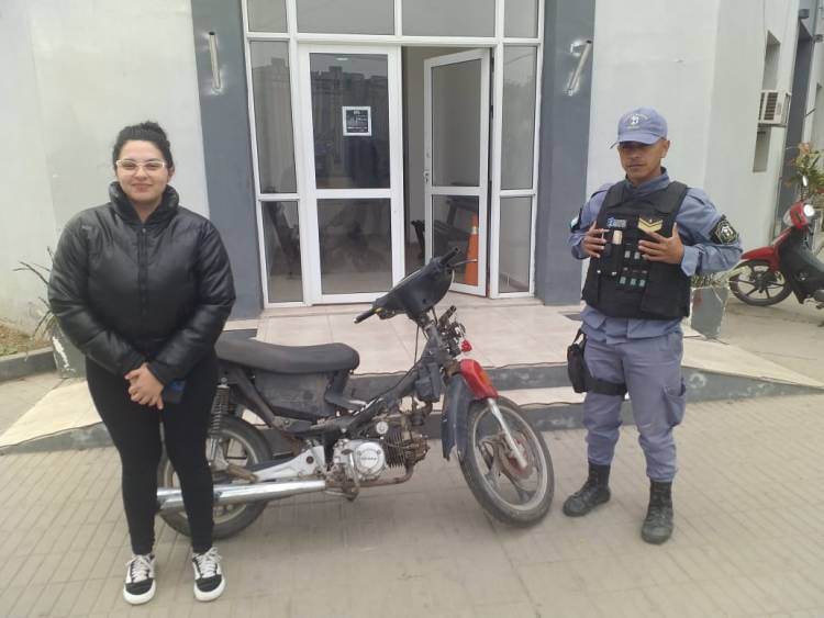 VILLA ANGELA: ROBARON UNA MOTO Y LA ABANDONARON ENTRE LAS MALEZAS