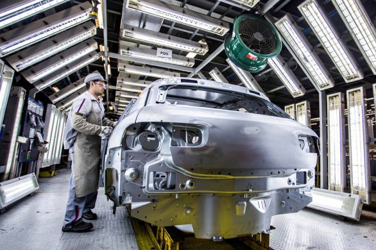 OTRO MES DE CAÍDA PARA LA INDUSTRIA