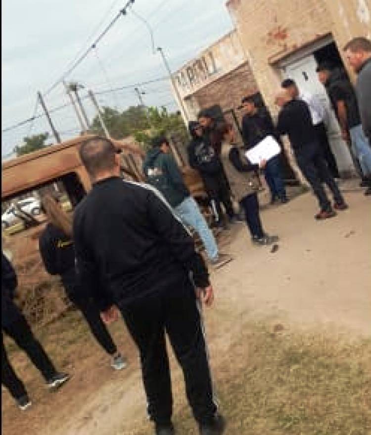 VILLA ÁNGELA: FUERON A COMERCIALIZAR UN TV DE 32 PULGADAS Y UNO DE ELLOS RECIBIÓ DISPARO EN EL ROSTRO   