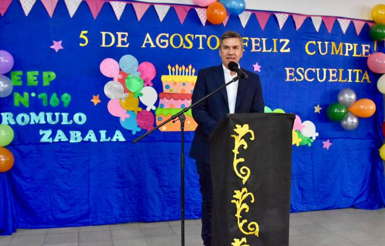 RESISTENCIA: EL GOBERNADOR ZDERO ACOMPAÑÓ HOY EL ANIVERSARIO 95° DE LA EEP N° 169 “RÓMULO ZABALA”