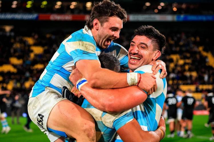 LOS PUMAS METIERON UN BATACAZO INOLVIDABLE ANTE LOS ALL BLACKS