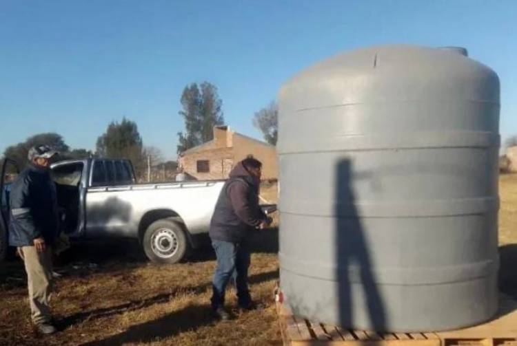 VILLA ÁNGELA: SAMEEP INSTALÓ UN TANQUE DE AGUA POTABLE, EN COLONIA “EL PASTORIL”