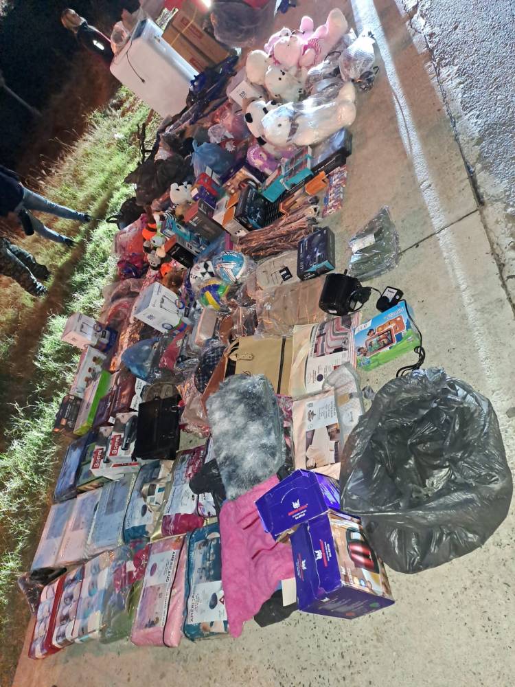 DETIENEN UNA CAMIONETA CON MERCADERIA SIN AVAL ADUANERO