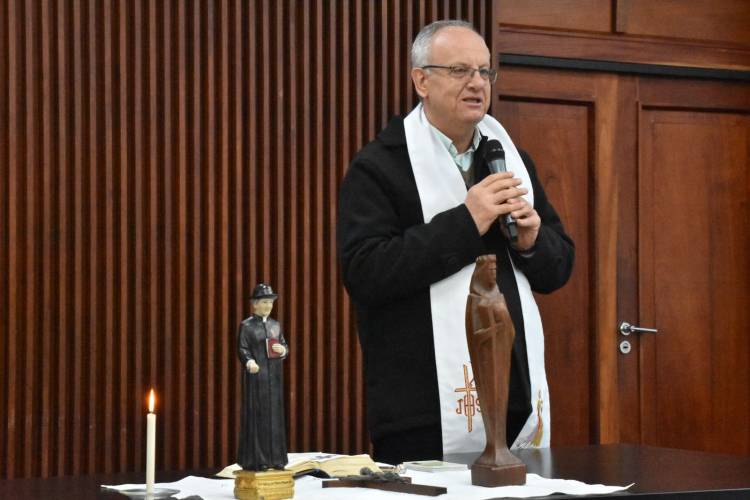 CULTO RECIBIÓ AL PÁRROCO DE LA CATEDRAL EN LA VÍSPERA DE LA CELEBRACIÓN DE SAN FERNANDO