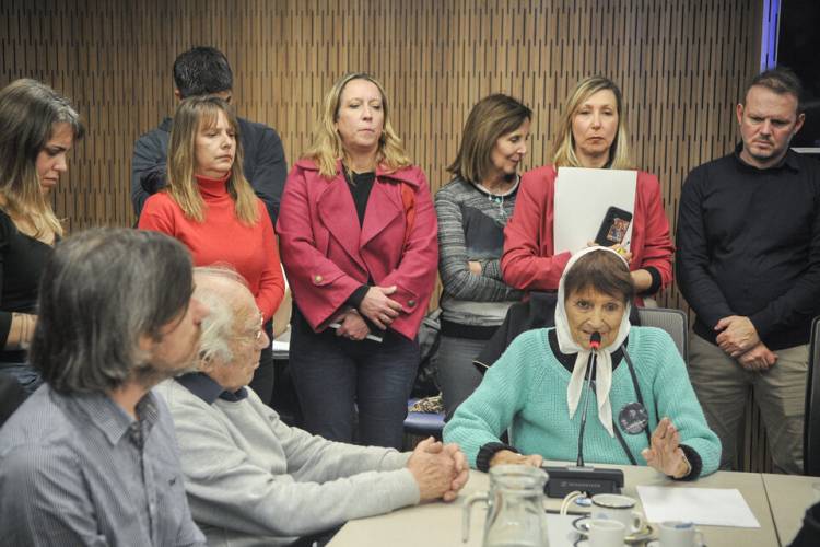 EL OFICIALISMO BLOQUEA UNA POSIBLE SANCIÓN A LOS DIPUTADOS QUE VISITARON A GENOCIDAS