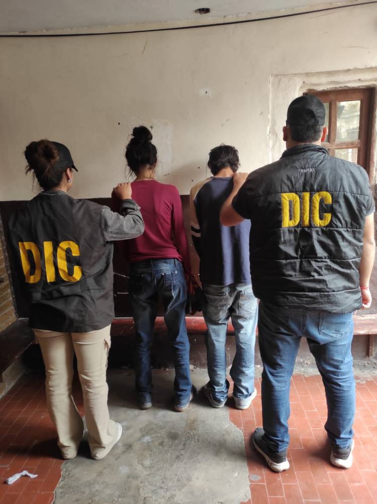 RETIENEN A UNA PAREJA INVOLUCRADA EN UN SUPUESTO ROBO A MANO ARMADA