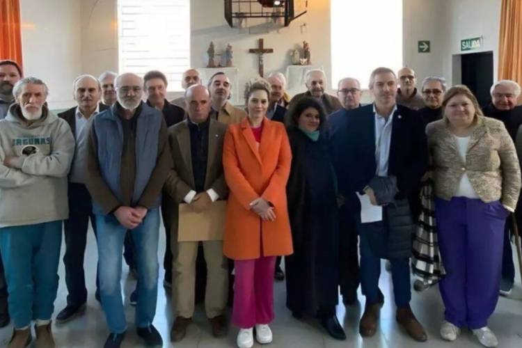 Y POR AHORA SOLO SERÁ UN TIRÓN DE OREJAS