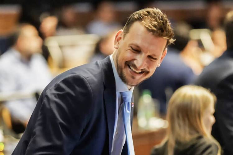 EL EXDIPUTADO PEDÓFILO SEGUIRÁ TRAS LAS REJAS