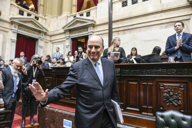 EN MEDIO DE LA REPRESIÓN, FRANCOS DEFENDIÓ EL AJUSTE PREVISIONAL Y EL VETO DE MILEI