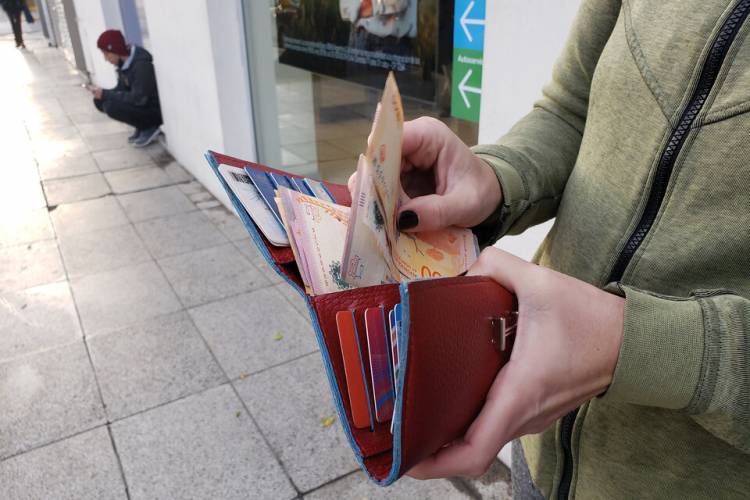 LOS ARGENTINOS TIENEN LA MENOR CAPACIDAD DE AHORRO DE SUDAMÉRICA 