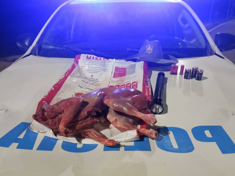 COLONIA BARANDA: INTERCEPTAN A MOTOCICLISTAS CON ELEMENTOS DE CAZA