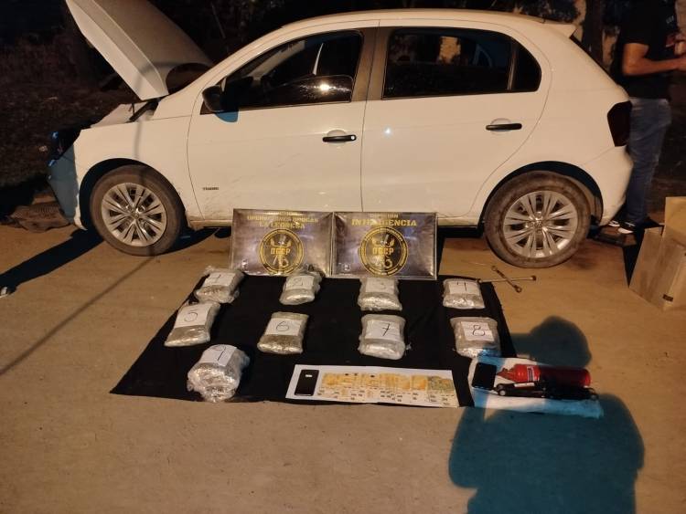 DEPARTAMENTO ANTINARCÓTICOS METROPOLITANO SECUESTRAN MÁS DE 9 KILOS DE MARIHUANA Y UN AUTOMÓVIL EN LA LEONESA