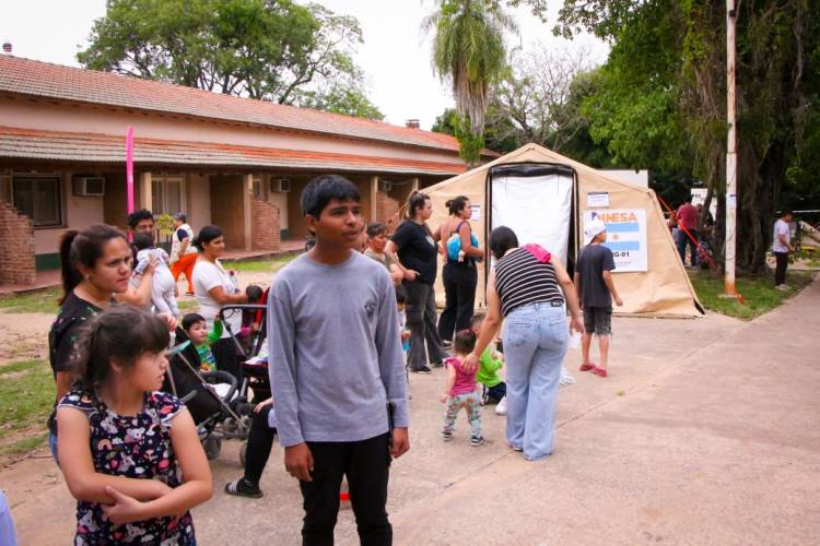 ISLA DEL CERRITO: EL GOBIERNO PROVINCIAL Y LA ARMADA CONTINÚAN ATENDIENDO A LAS COMUNIDADES RIBEREÑAS