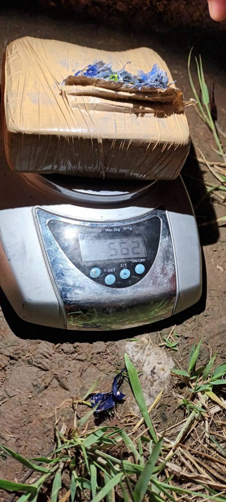 CIRCULABAN POR LA RUTA CON MEDIO PAN DE COCAÍNA Y FUERON DETENIDOS