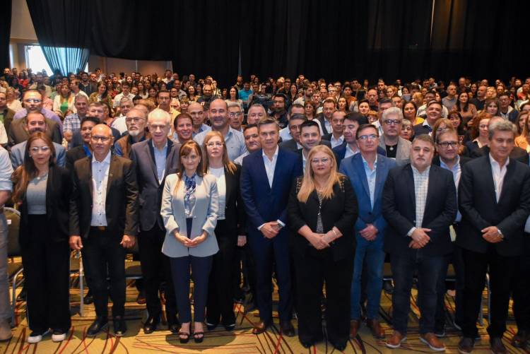 EL GOBERNADOR ZDERO ABRIÓ LA JORNADA DE REGULARIZACIÓN DOMINIAL QUE TIENE POR OBJETIVO GARANTIZAR LOS DERECHOS HABITACIONALES DE LAS FAMILIAS CHAQUEÑAS