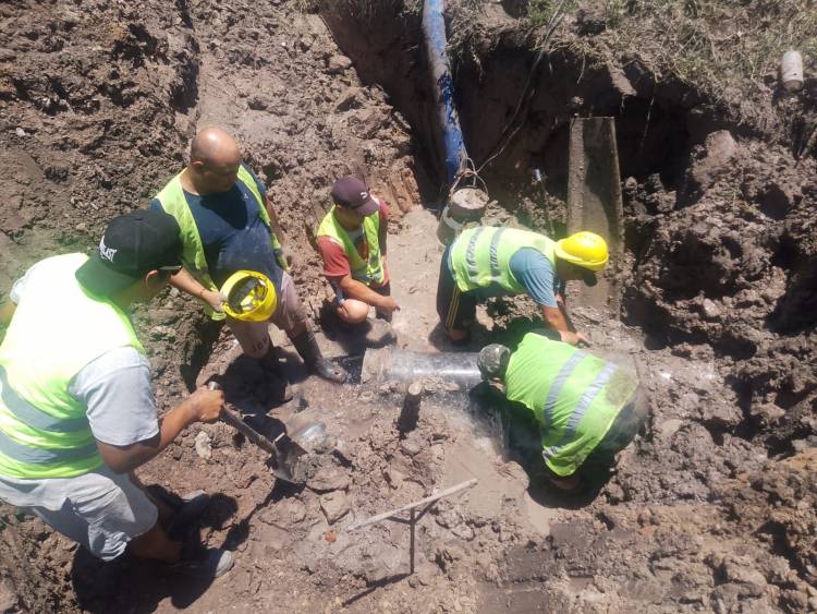 SAMEEP: MÚLTIPLES REPARACIONES EN LOS ACUEDUCTOS CARPINCHO MACHO Y NORTE, COLONIA BENITEZ-MARGARITA BELÉN