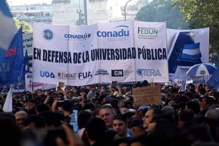 LAS UNIVERSIDADES SALEN OTRA VEZ A LAS CALLES