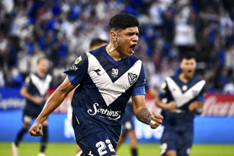 VÉLEZ ANDA DE FIESTA EN FIESTA