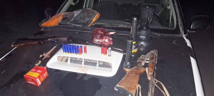 INTERCEPTAN A TRES SUJETOS CON ARMAS DE FUEGO Y SIN PERMISO DE CAZA
