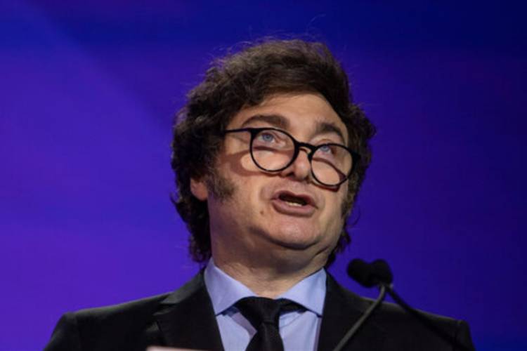 JAVIER MILEI ASEGURÓ QUE 2025 SERÁ EL AÑO DE LA "MOTOSIERRA PROFUNDA": PRIVATIZACIONES, REFORMA LABORAL Y MENOS GASTO PÚBLICO