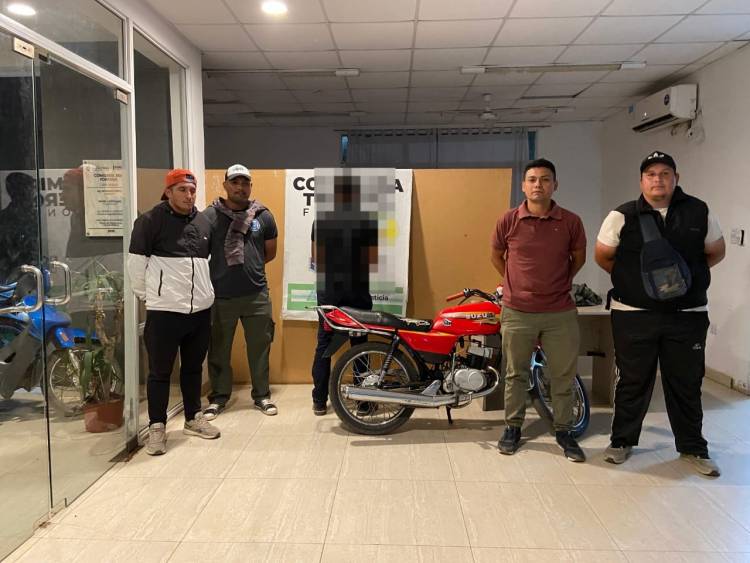 TRABAJO EN CONJUNTO TERMINA CON UNA MOTOCICLETA SECUESTRADA