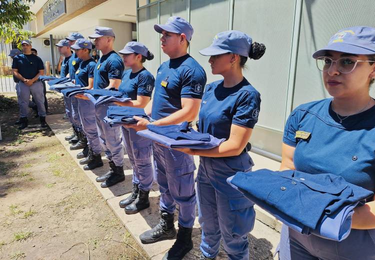 CASA DE GOBIERNO: 75 NUEVOS UNIFORMES PARA EFECTIVOS POLICIALES