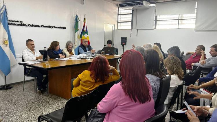 PLAN DE ESTABILIDAD LABORAL  DOCENTE: EN CUMPLIMIENTO DE LA LEY Nº 3896-E EDUCACIÓN COMENZÓ CON LA TITULARIZACIÓN DE CARGOS EN NIVEL SUPERIOR