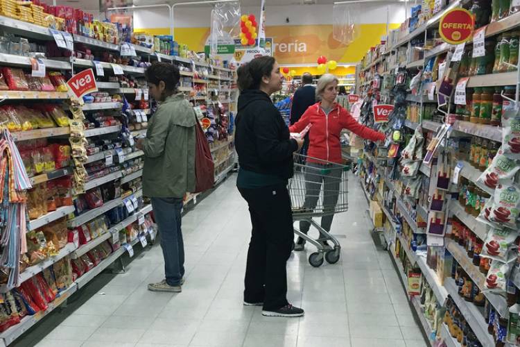 EL CONSUMO NO REACCIONA Y LOS PRECIOS SUBEN
