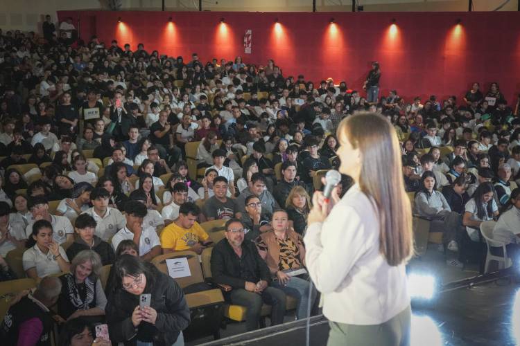 PROGRAMA FORTALEZA: EL GOBIERNO CONVOCÓ A MÁS DE 1000 ESTUDIANTES SECUNDARIOS PARA BRINDAR HERRAMIENTAS SOBRE CONSUMOS PROBLEMÁTICOS