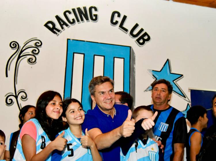 APUESTA AL DEPORTE: EL GOBERNADOR ZDERO ANUNCIÓ LA CONSTRUCCION DE UNA CANCHA PARA EL CLUB RACING, DE VILLA BERTHET