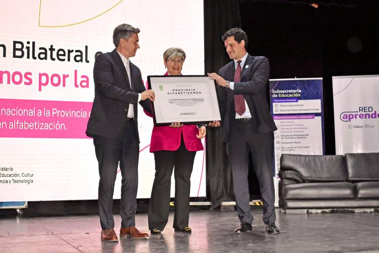 ”ARGENTINOS POR LA EDUCACIÓN”: CHACO FUE RECONOCIDO HOY POR LOS AVANCES LOGRADOS EN ALFABETIZACIÓN INICIAL