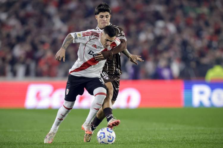 RIVER PERDIÓ ANTE PLATENSE Y QUEDÓ ELIMINADO DEL TORNEO APERTURA: EL MINUTO A MINUTO DEL PARTIDO