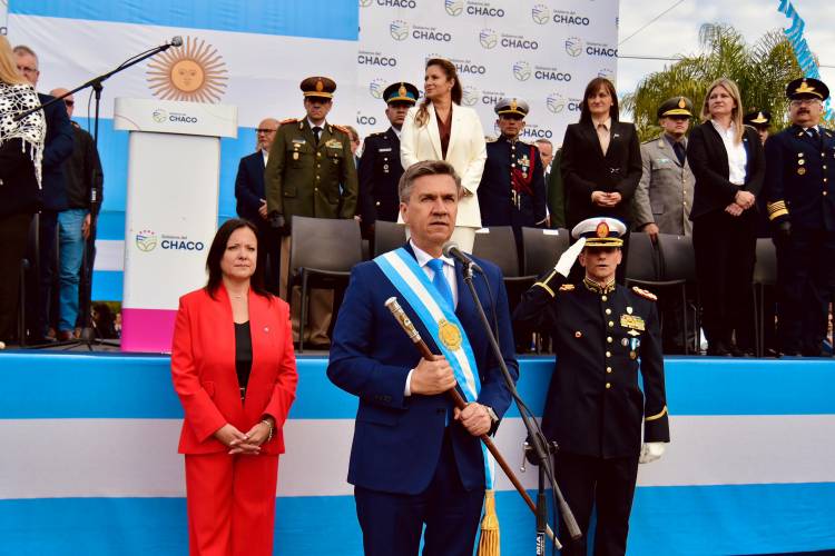 TRES ISLETAS: EL GOBERNADOR ZDERO ACOMPAÑÓ EL ACTO CENTRAL POR EL DÍA DE LA INDEPENDENCIA ARGENTINA