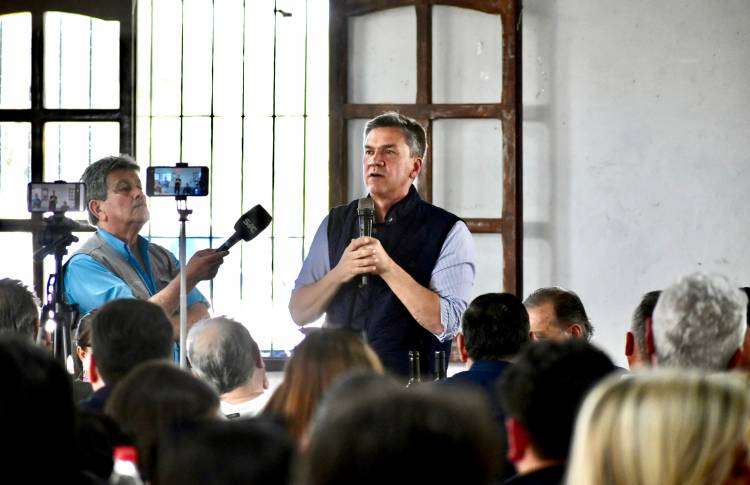 EN QUITILIPI, EL GOBERNADOR ZDERO ACOMPAÑÓ EL LANZAMIENTO DE UNA NUEVA EDICIÓN DE LA CABALGATA DE LA FE