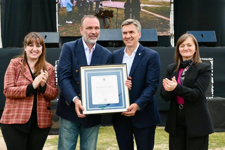 EL GOBERNADOR ZDERO ACOMPAÑÓ HOY EL ANIVERSARIO 137º DE PUERTO TIROL