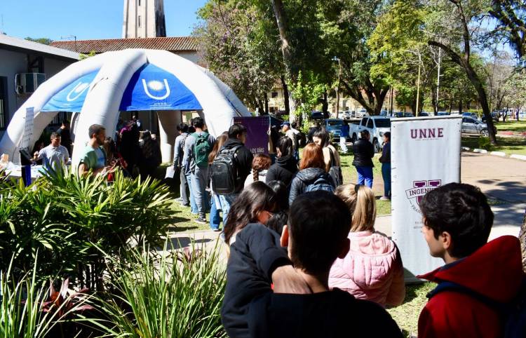 UNNE RESISTENCIA: EXITOSO OPERATIVO DE TARJETA SUBE Y SALUD INTEGRAL PARA ESTUDIANTES