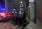 LAUDELINA PEÑA FUE TRASLADADA POR LA POLICÍA TRAS LOS PIEDRAZOS CONTRA SU HOTEL