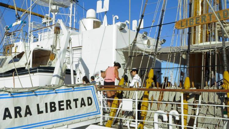 LA FRAGATA ARA LIBERTAD FUE VISITADA POR MÁS DE 18.000 PERSONAS EN MAR DEL PLATA