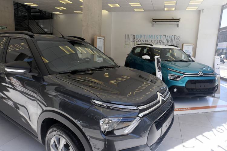 MENOS AUTOS FINANCIADOS