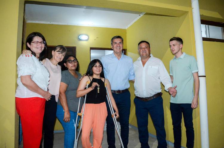 CHOROTIS: EL GOBERNADOR ENTREGÓ UNA VIVIENDA ADAPTADA 