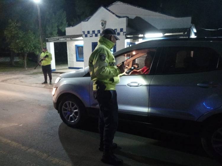 INTERCEPTARON UN COLECTIVO CON MERCADERÍA ILEGAL VALUADA EN $ 10 MILLONES, DETECTÓ 42 ALCOHOLEMIAS E INTERVINO CARGA FORESTAL CON DOCUMENTACIÓN APÓCRIFA 