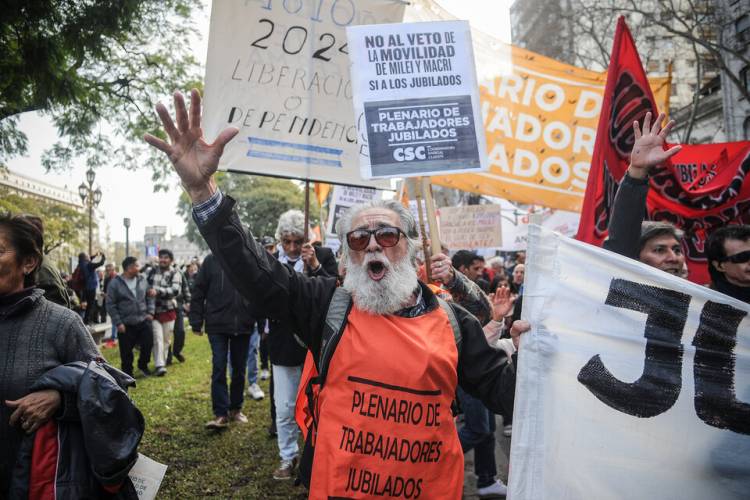 “UN ACTO MASIVO PARA DEMOSTRAR QUE LOS JUBILADOS Y LAS JUBILADAS NO ESTÁN SOLOS”